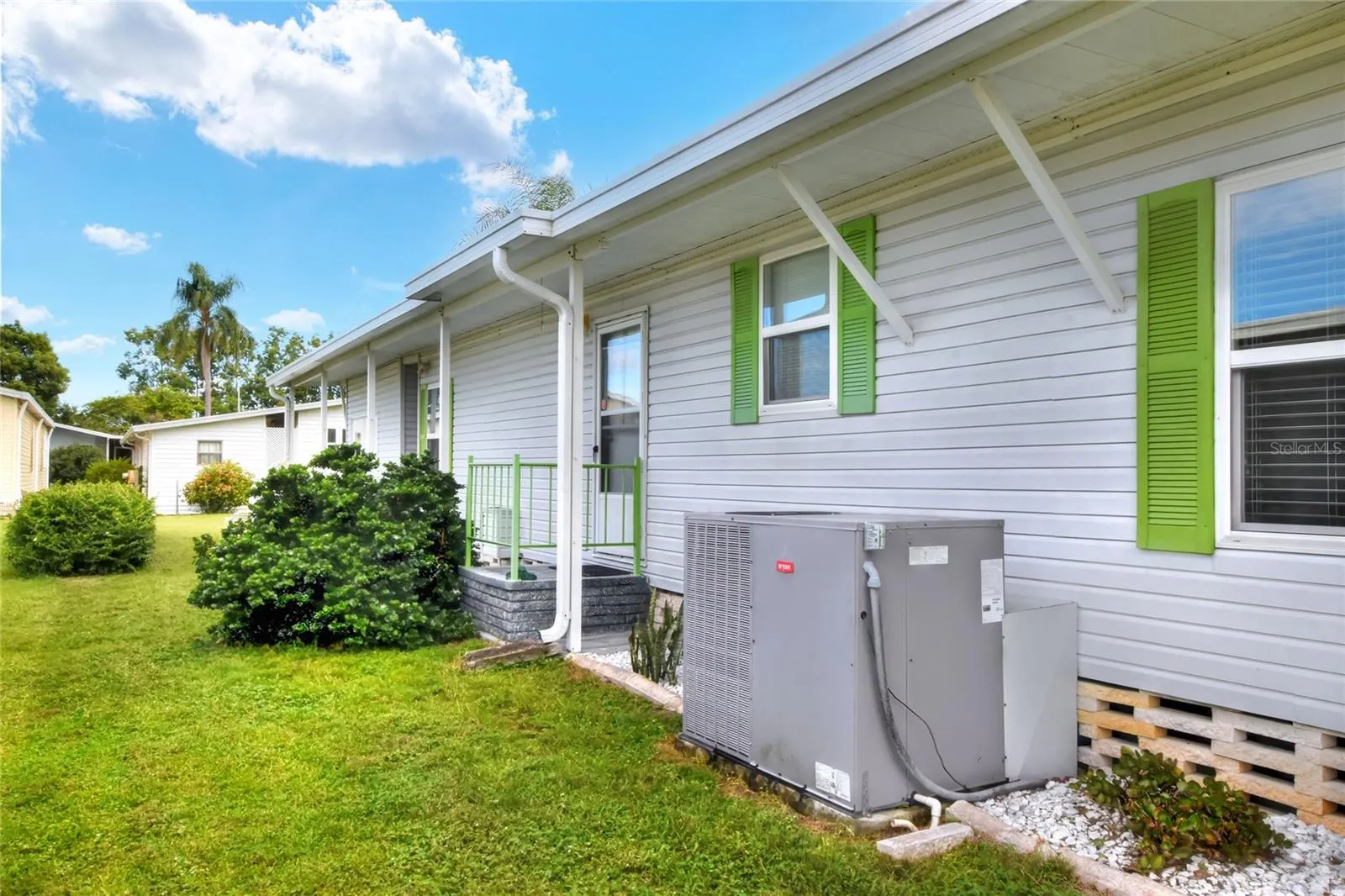 6388 LOLLY BAY LOOP NE