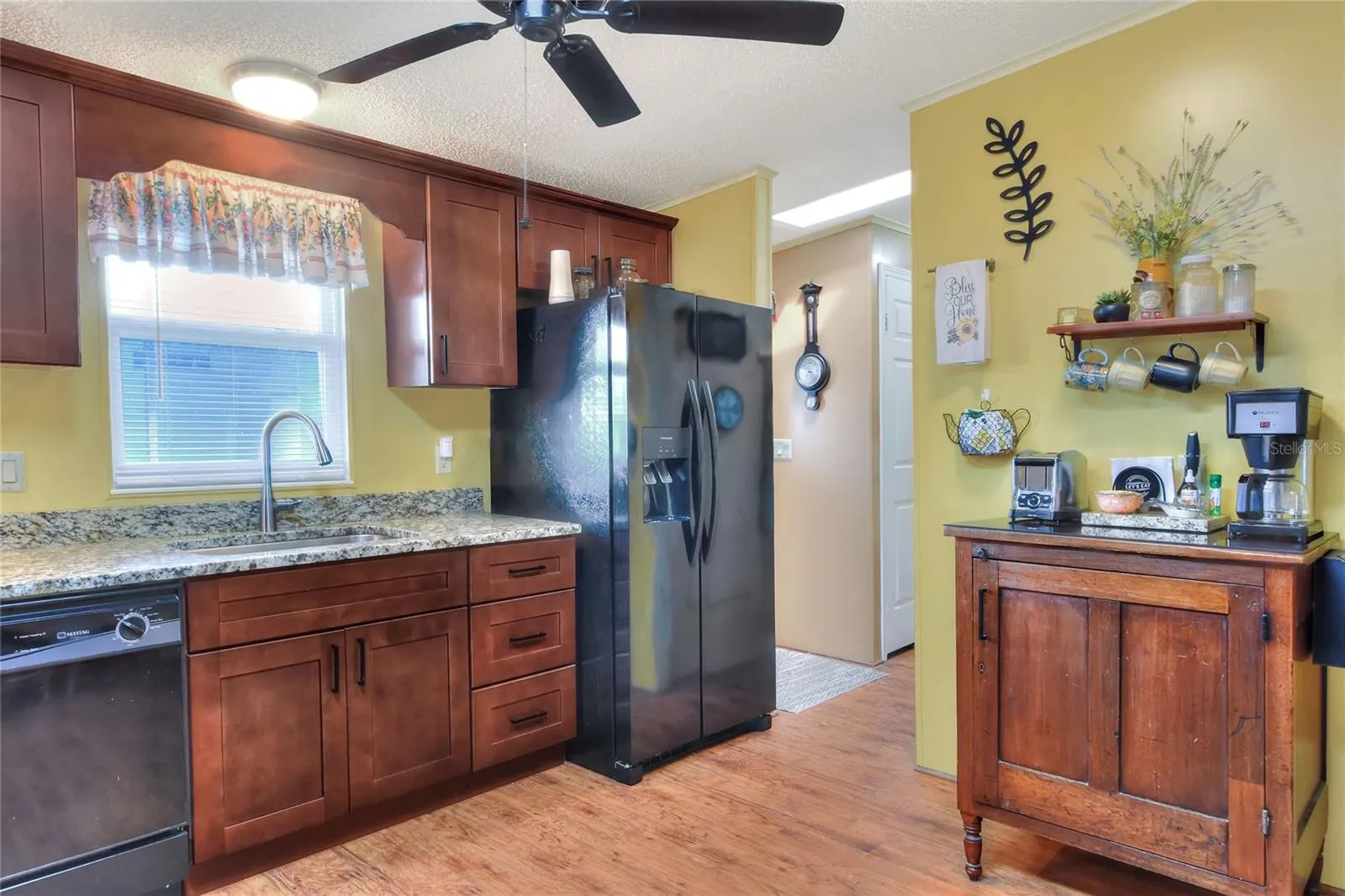 6388 LOLLY BAY LOOP NE