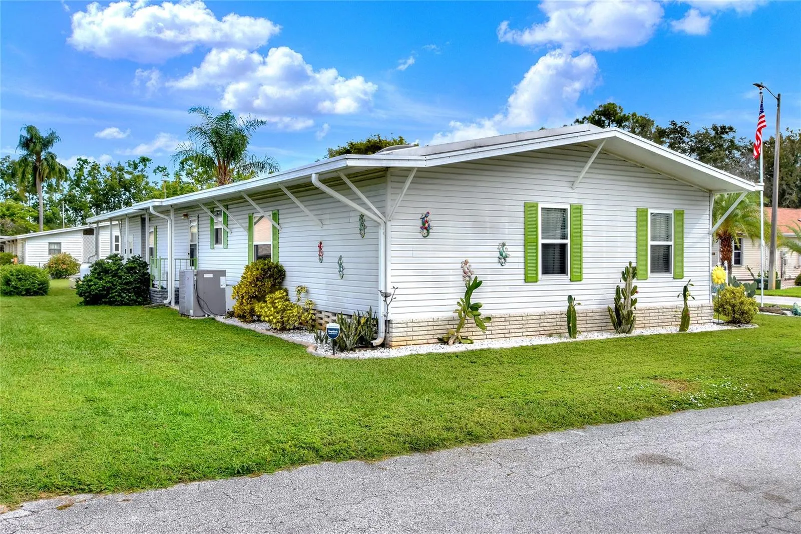 6388 LOLLY BAY LOOP NE