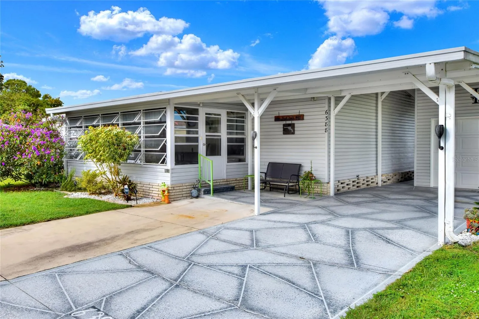 6388 LOLLY BAY LOOP NE
