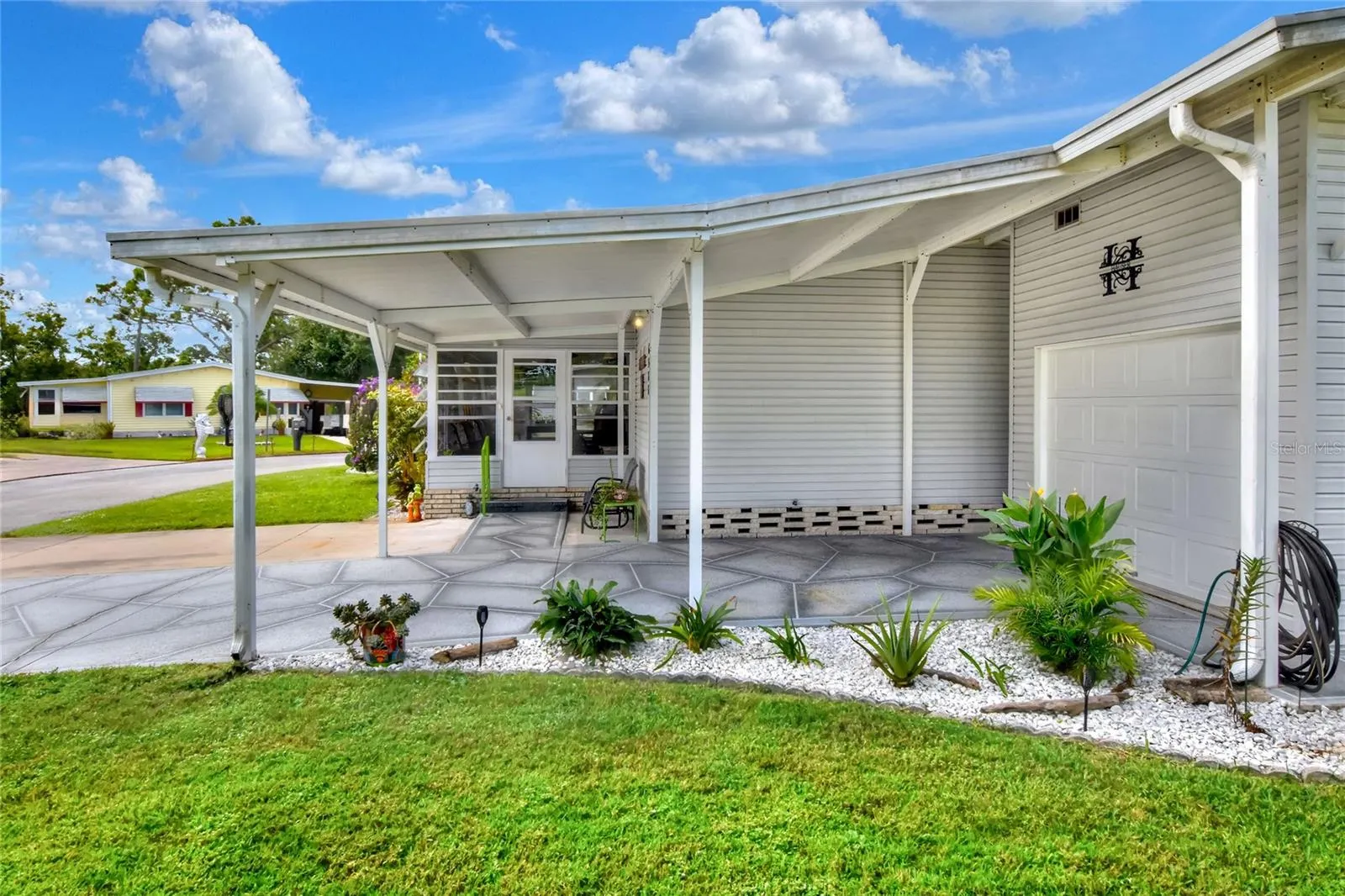 6388 LOLLY BAY LOOP NE
