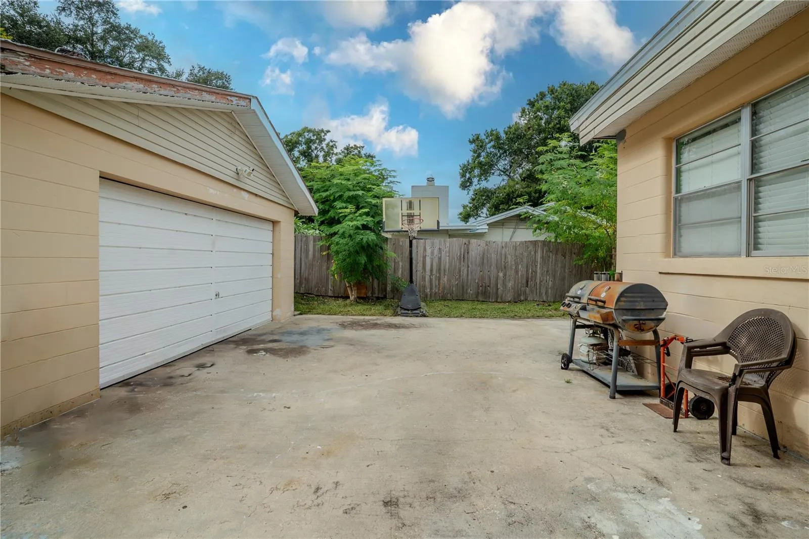 1023 BILTMORE DR
