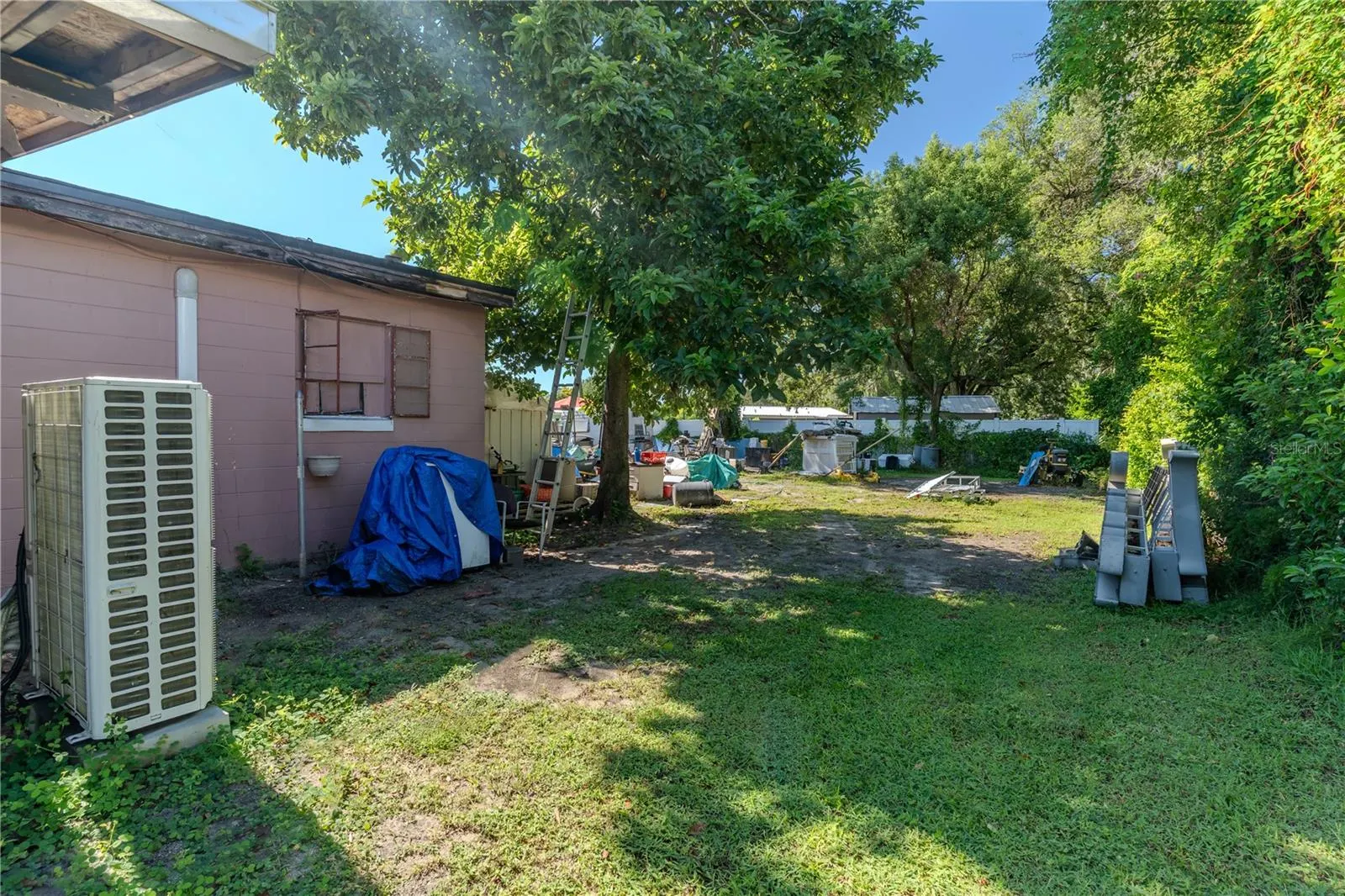 615 FORMOSA AVE