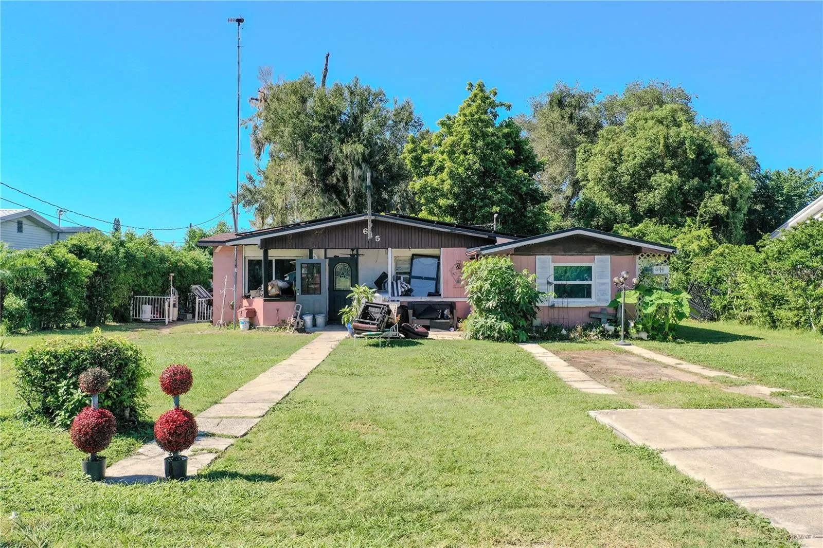 615 FORMOSA AVE