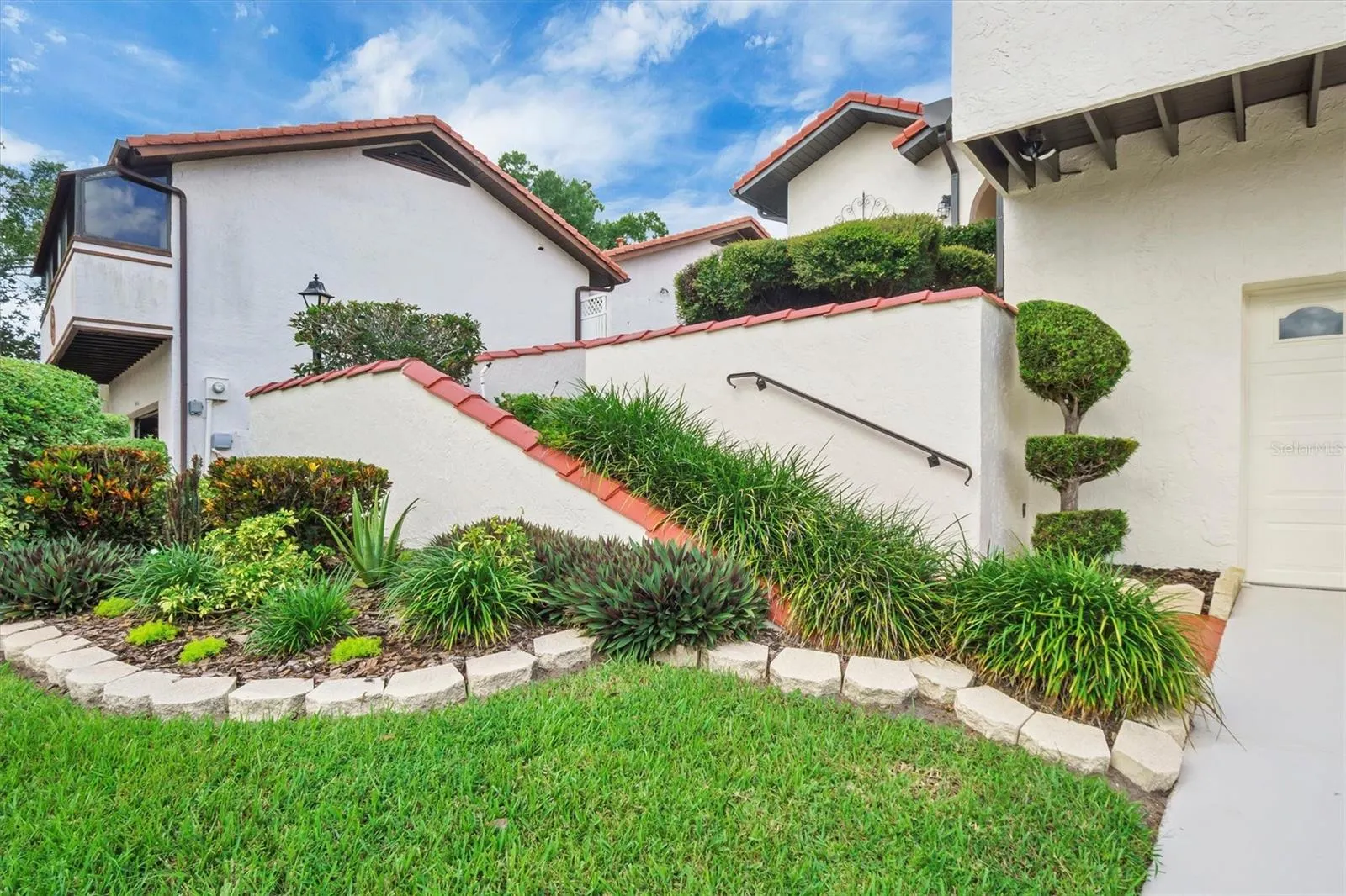6002 COUNTRY CLUB DR