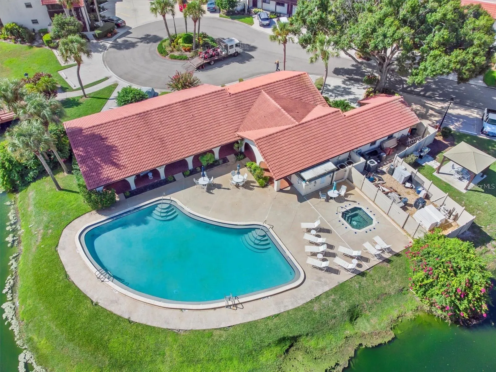 6002 COUNTRY CLUB DR