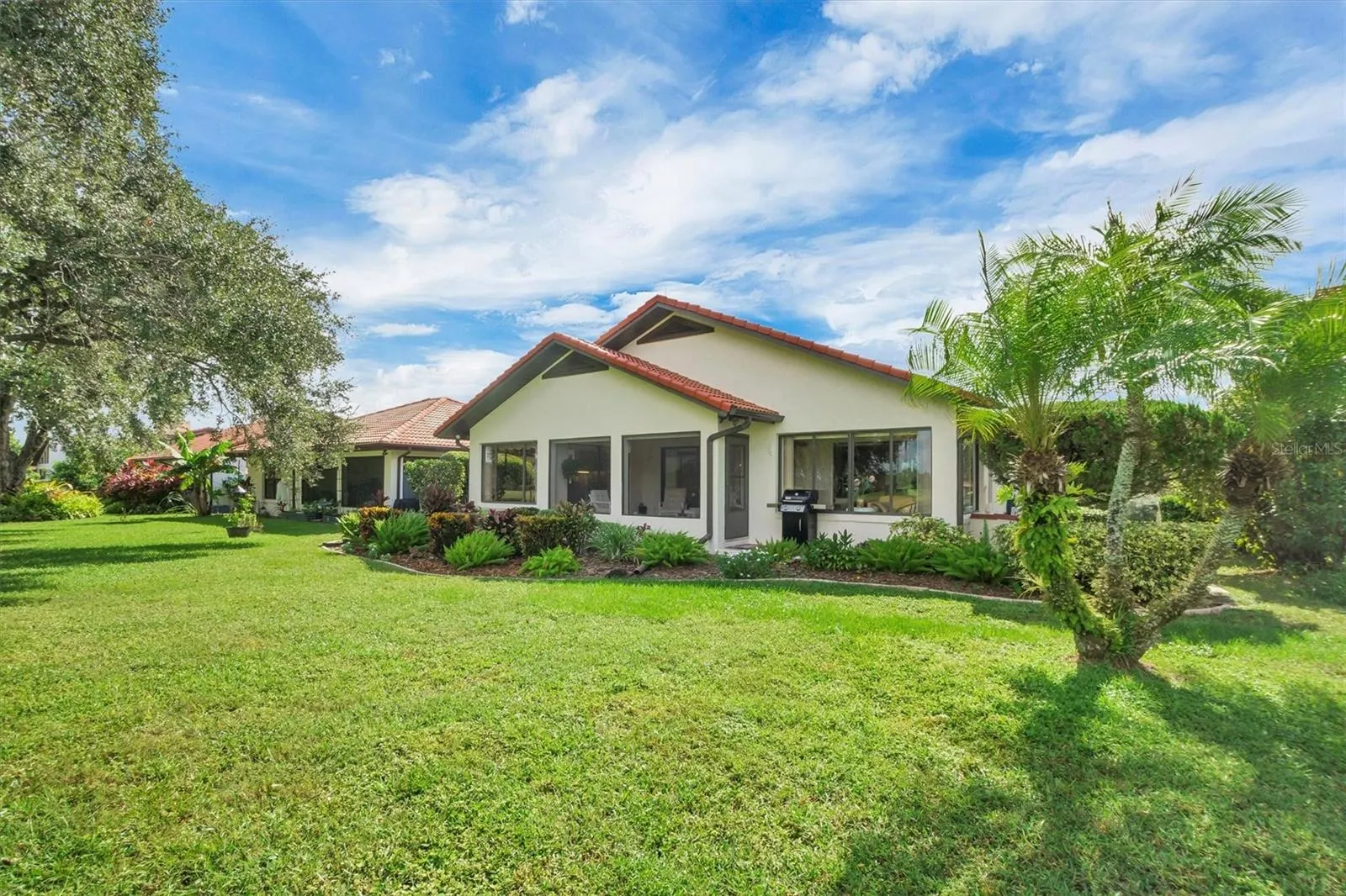 6002 COUNTRY CLUB DR