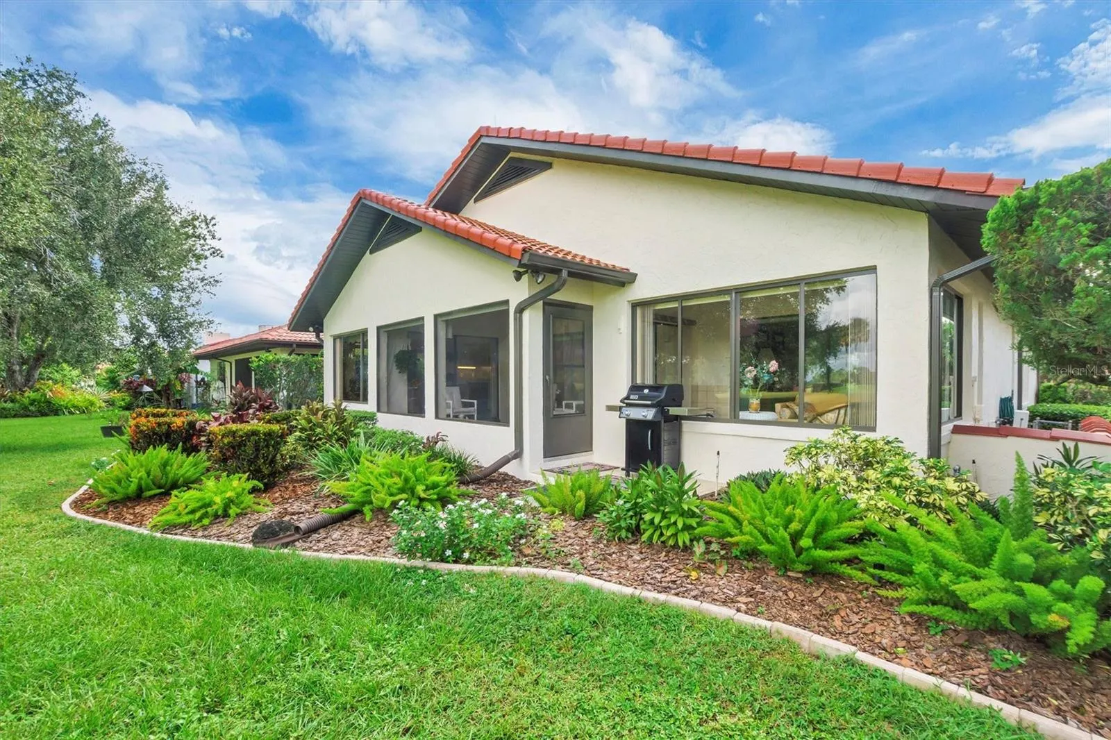 6002 COUNTRY CLUB DR
