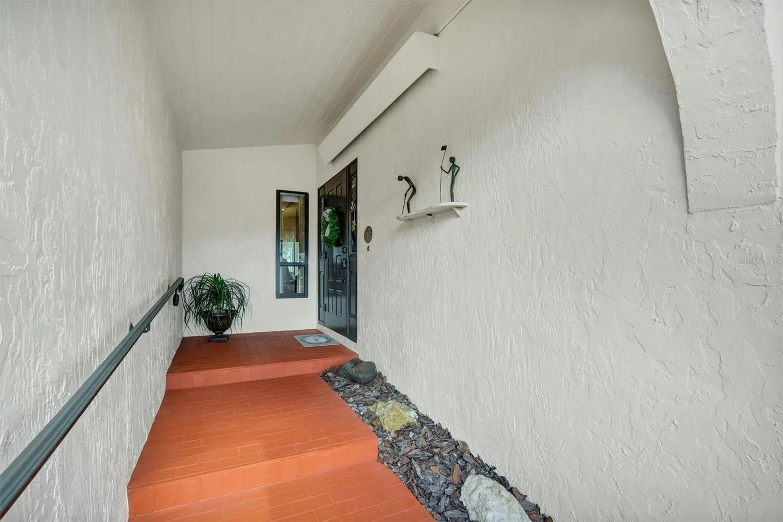 6002 COUNTRY CLUB DR