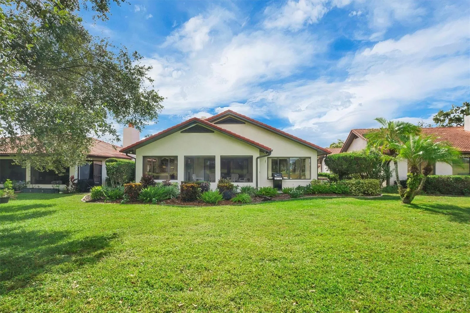 6002 COUNTRY CLUB DR