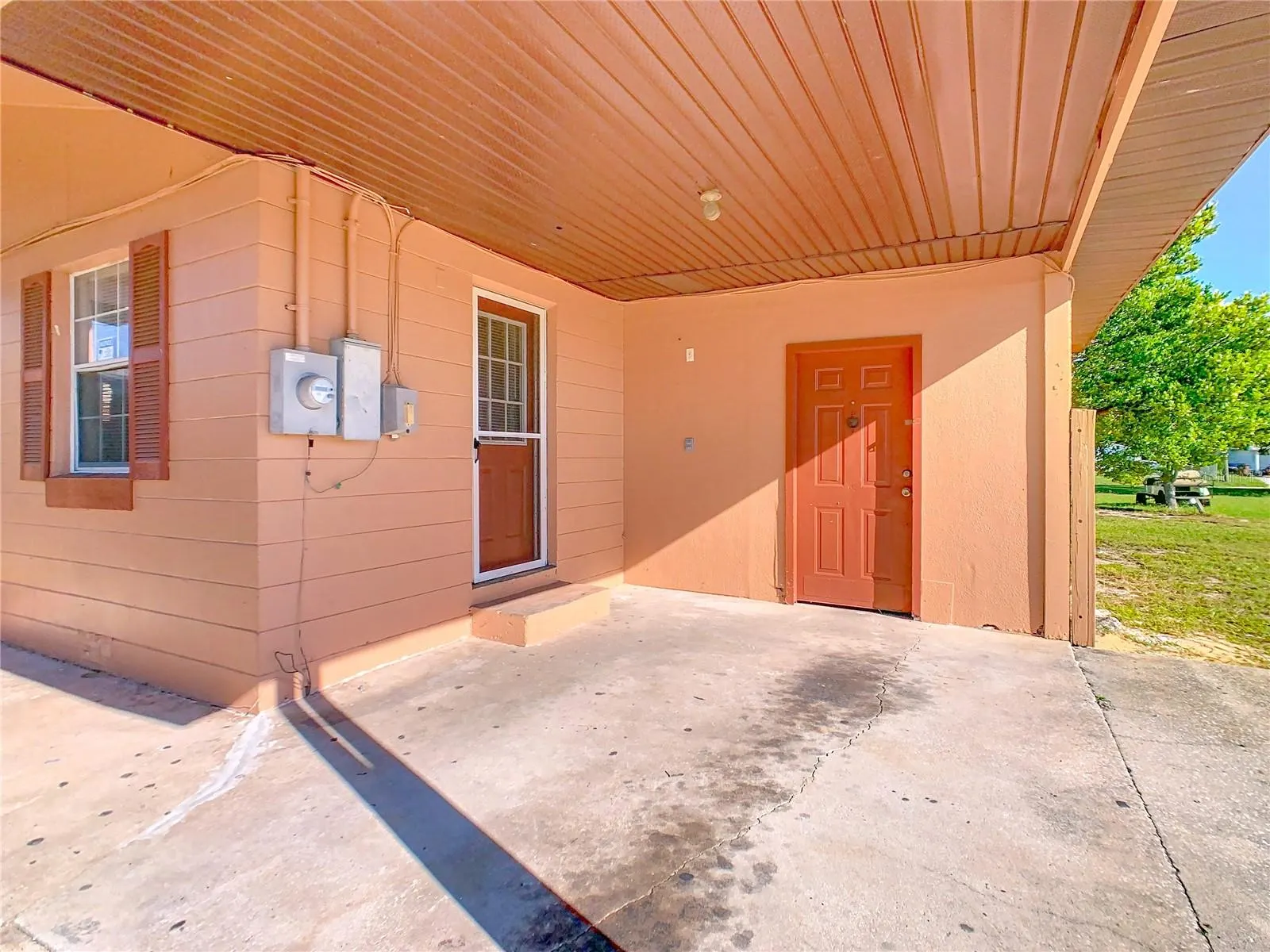 1061 HIAWATHA AVE