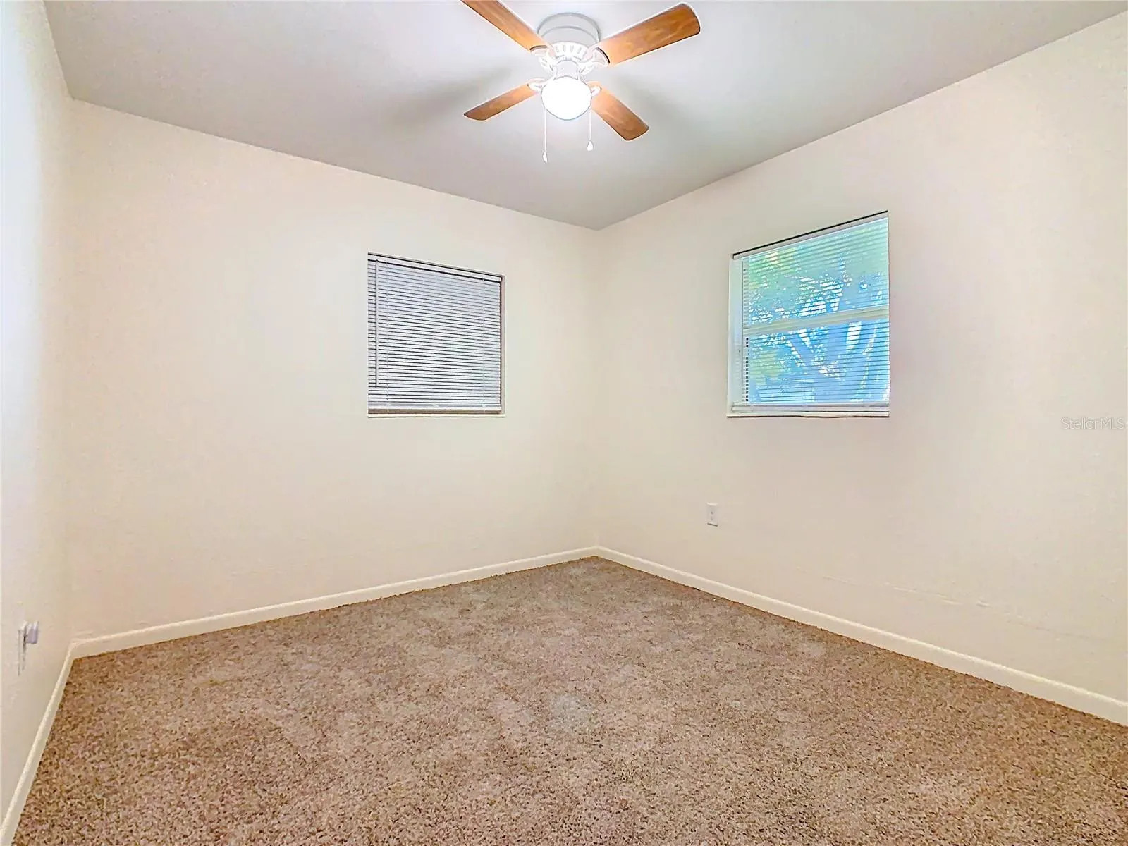 1061 HIAWATHA AVE