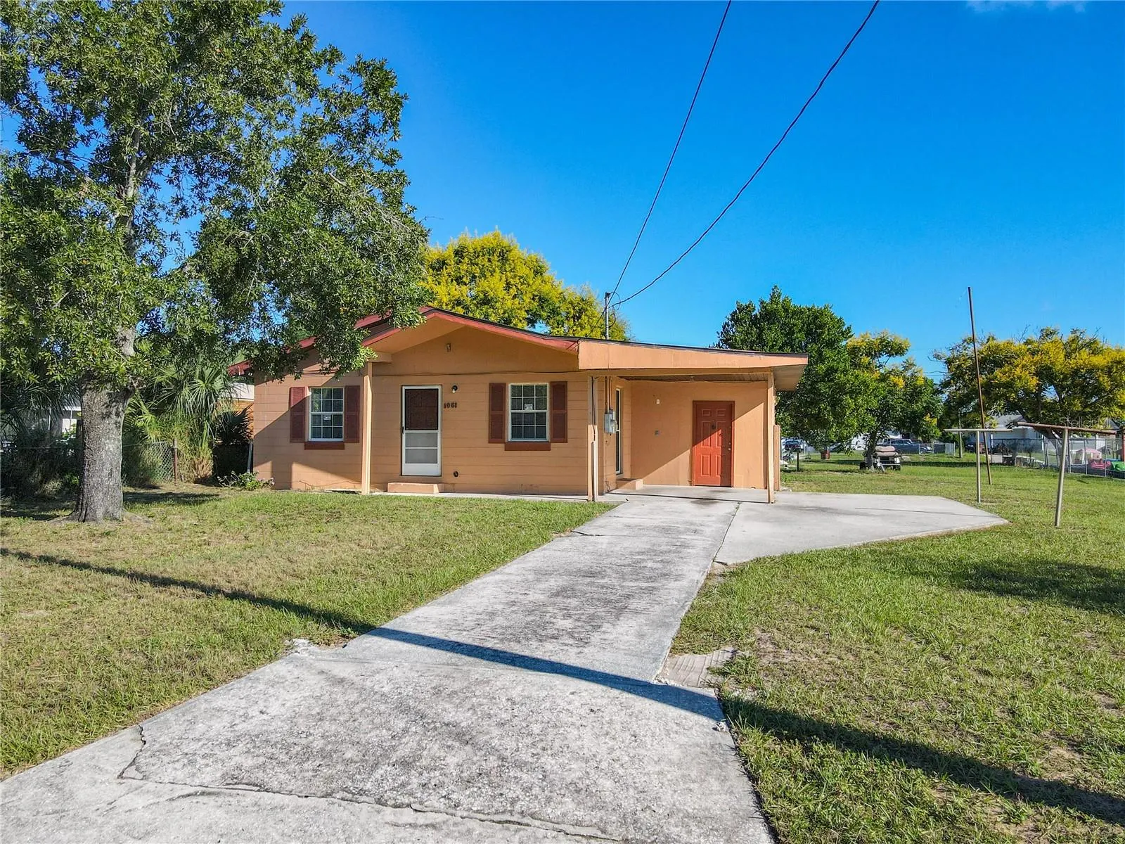 1061 HIAWATHA AVE