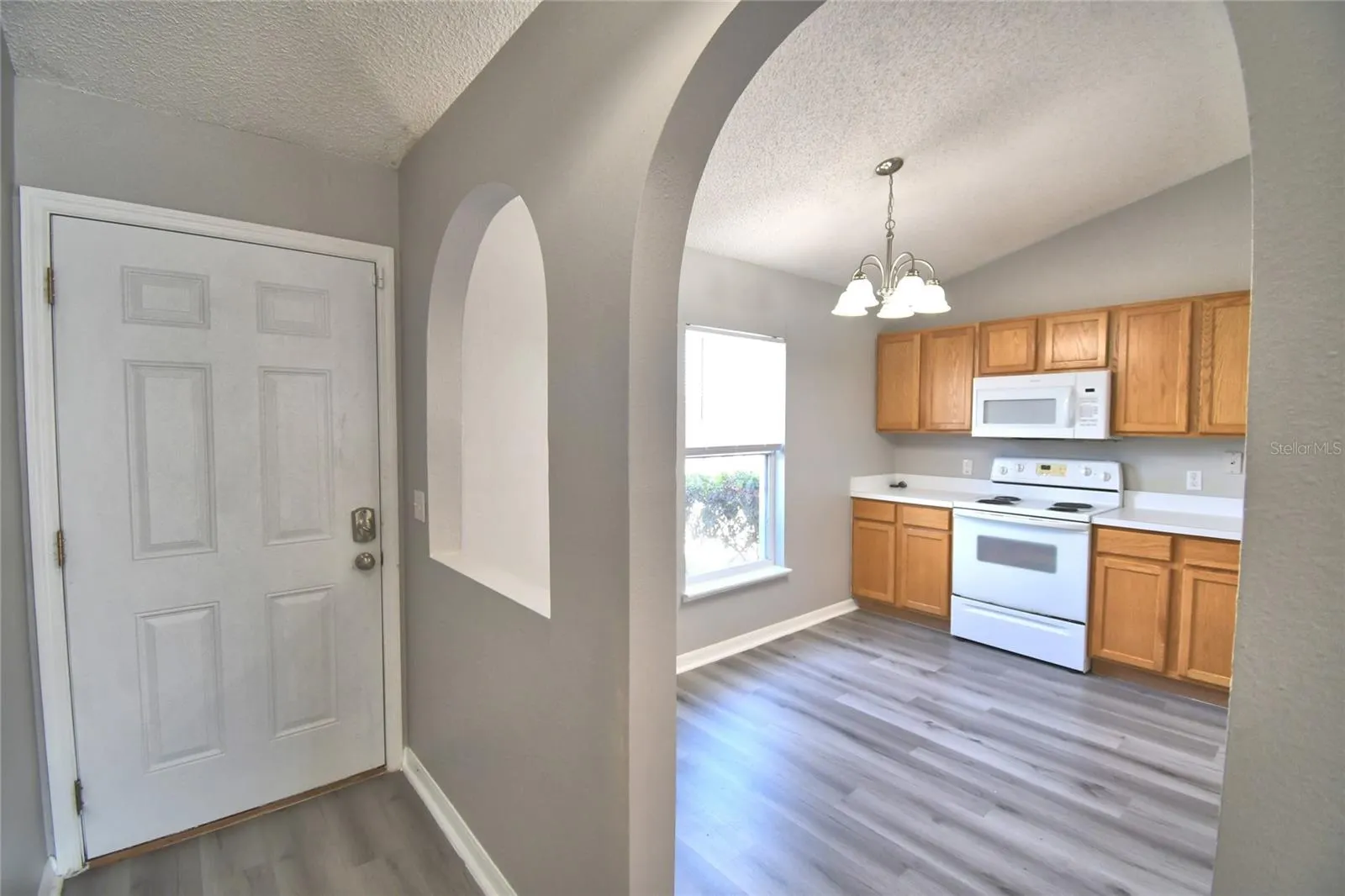 1231 APOPKA LN