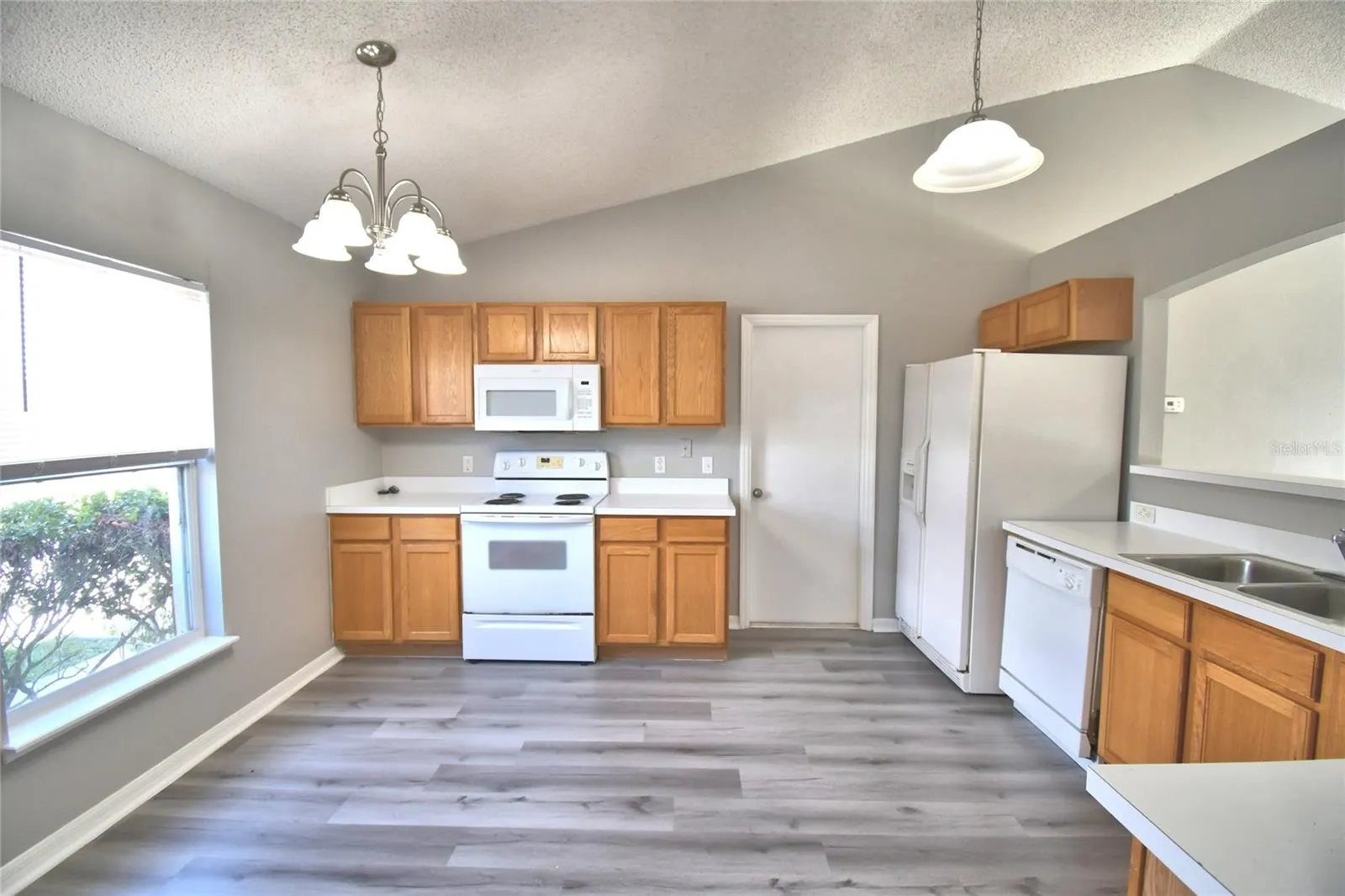 1231 APOPKA LN