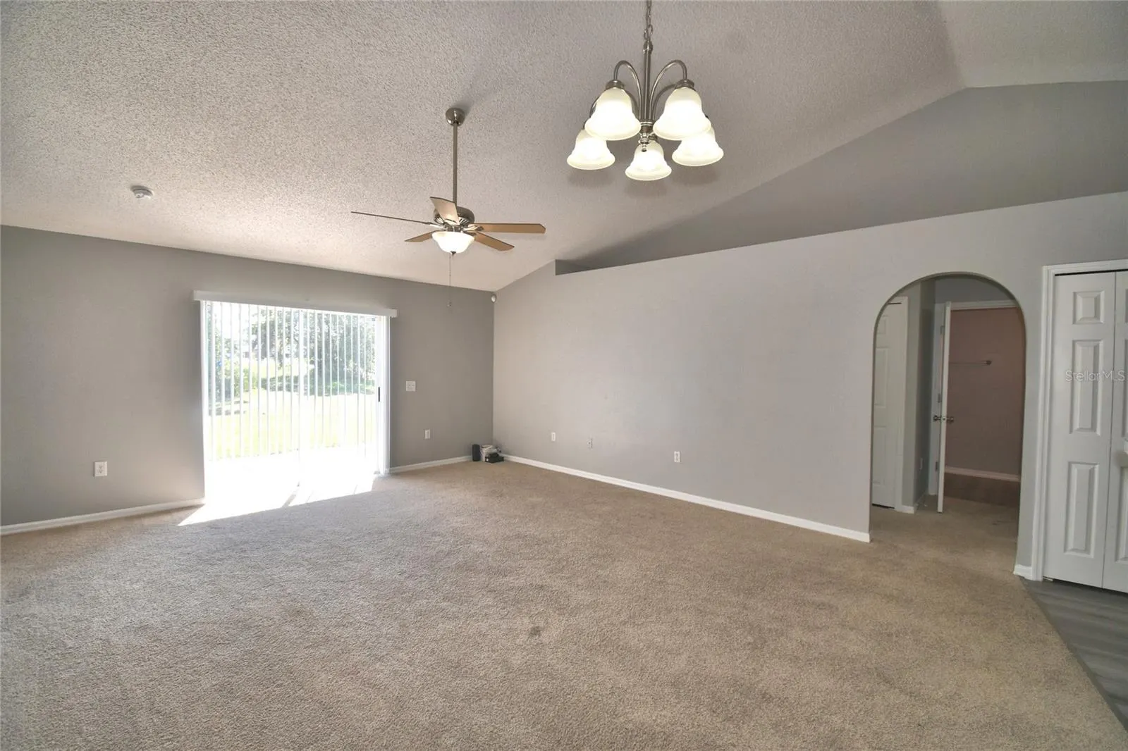 1231 APOPKA LN