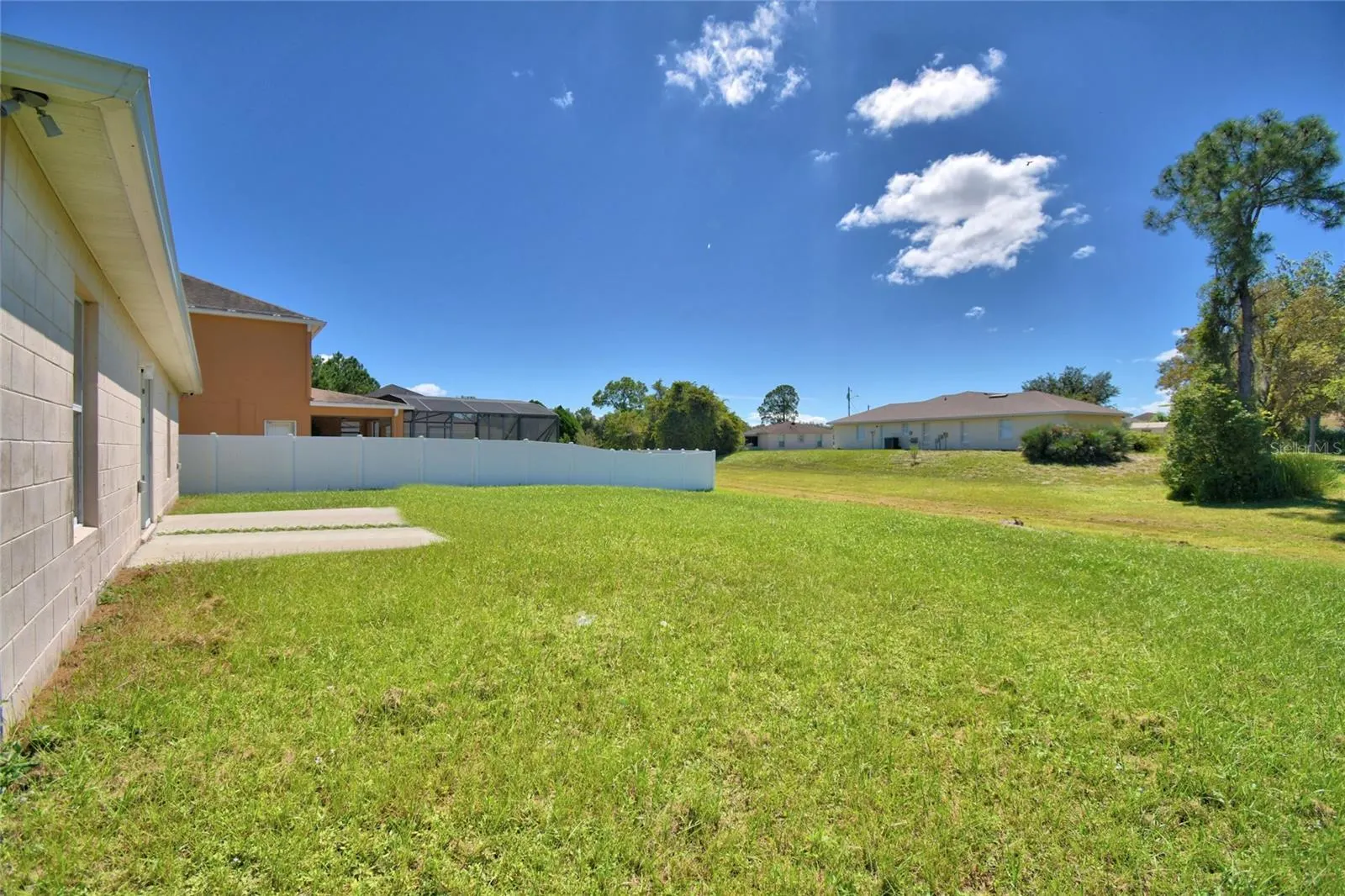1231 APOPKA LN