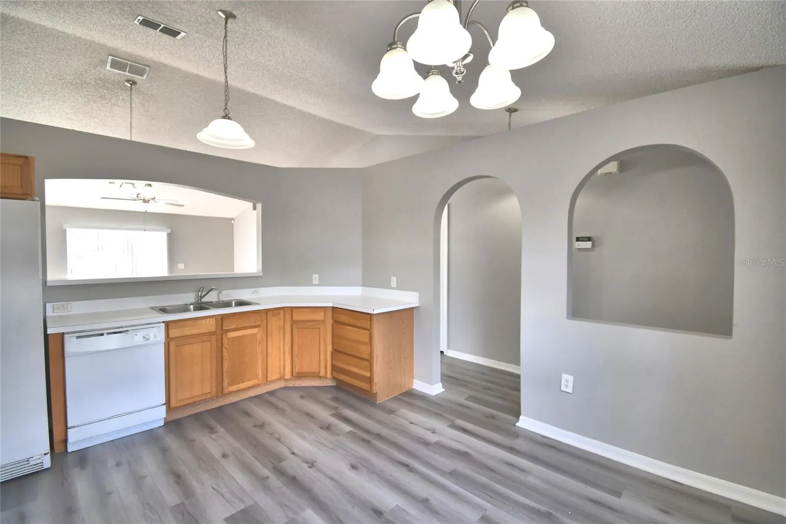 1231 APOPKA LN