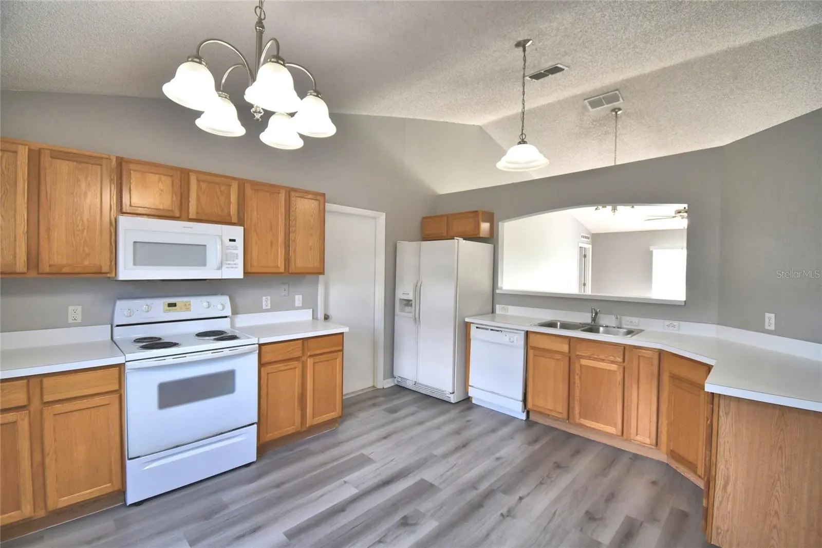 1231 APOPKA LN
