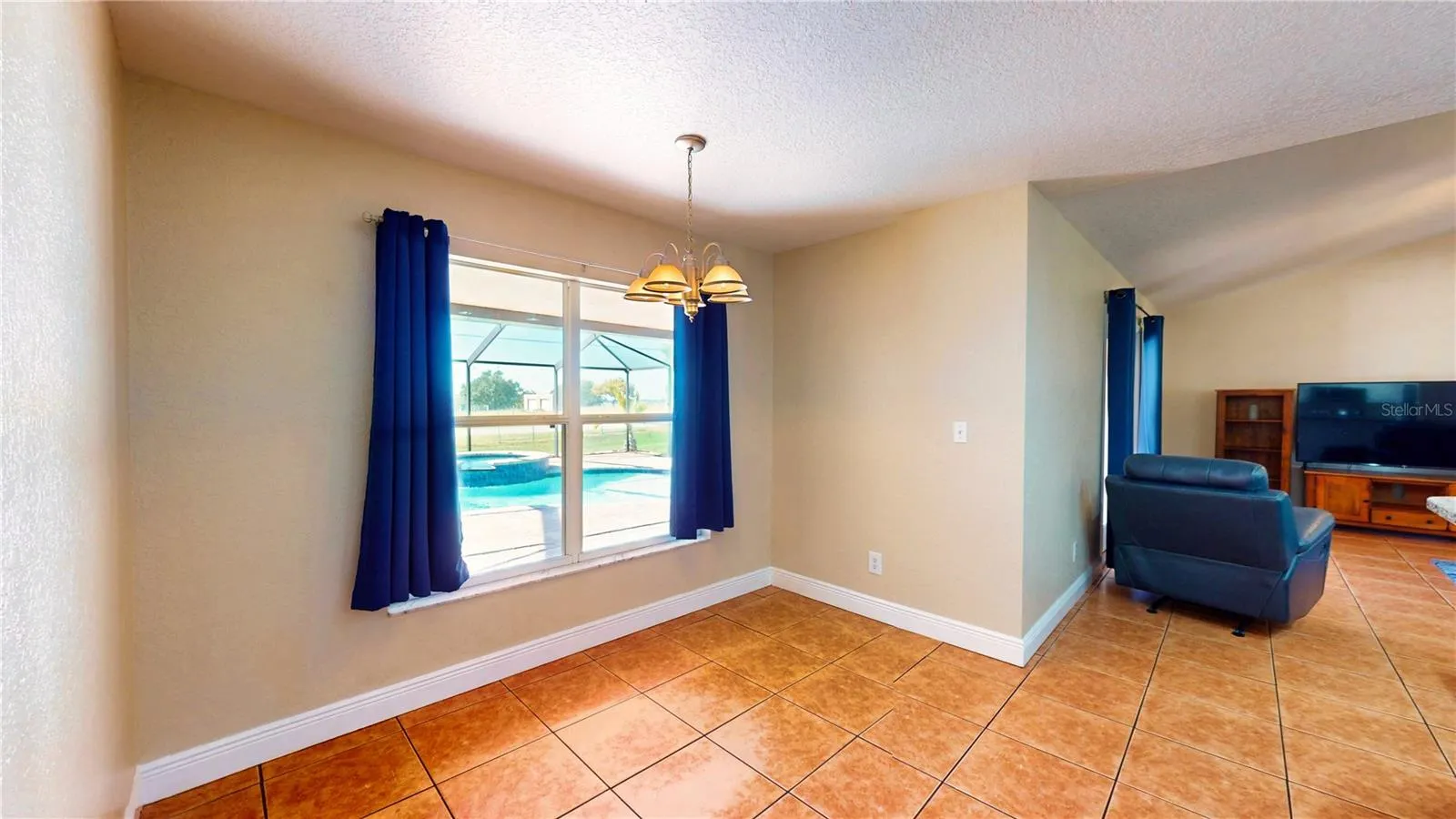 251 WHITE CLIFF BLVD