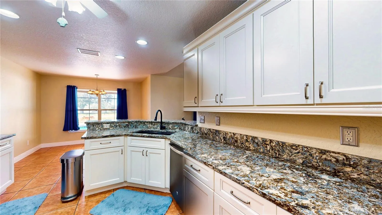 251 WHITE CLIFF BLVD