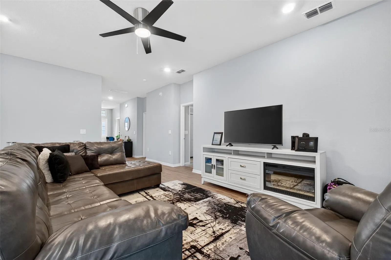 1026 MONTGOMERY LN