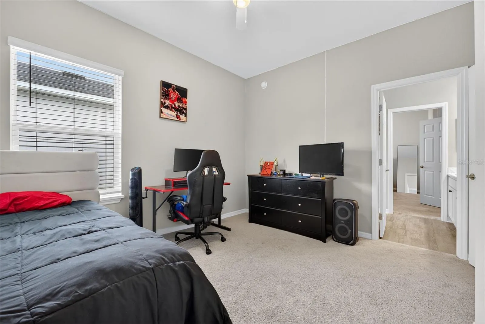 1026 MONTGOMERY LN