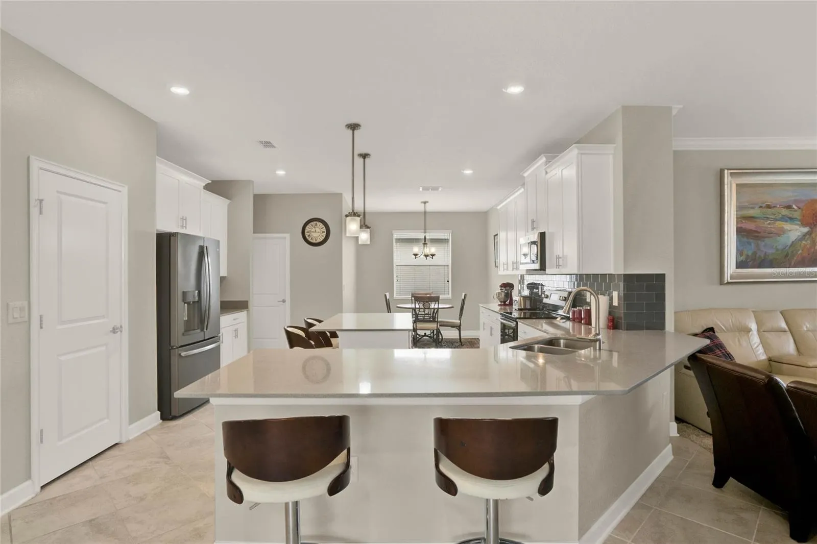 3711 PLYMOUTH DR