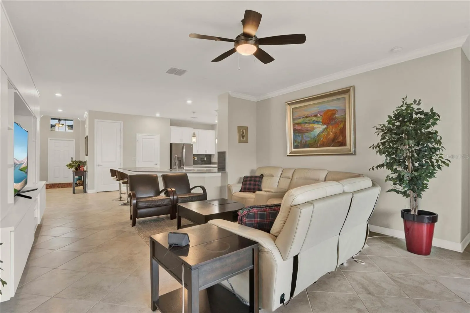 3711 PLYMOUTH DR
