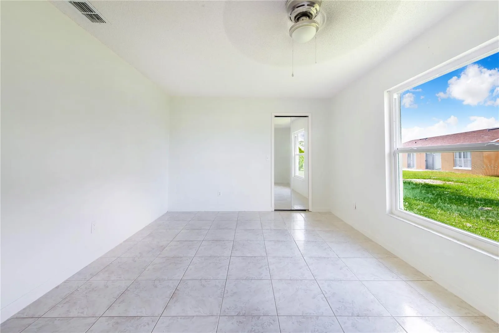 116 CRESCENT CT