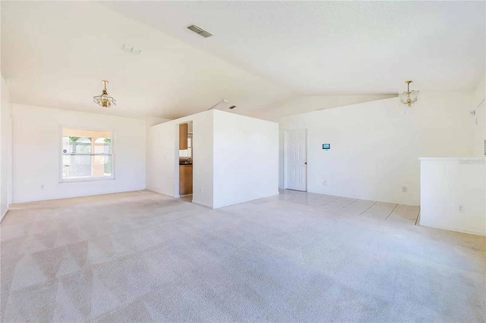 116 CRESCENT CT