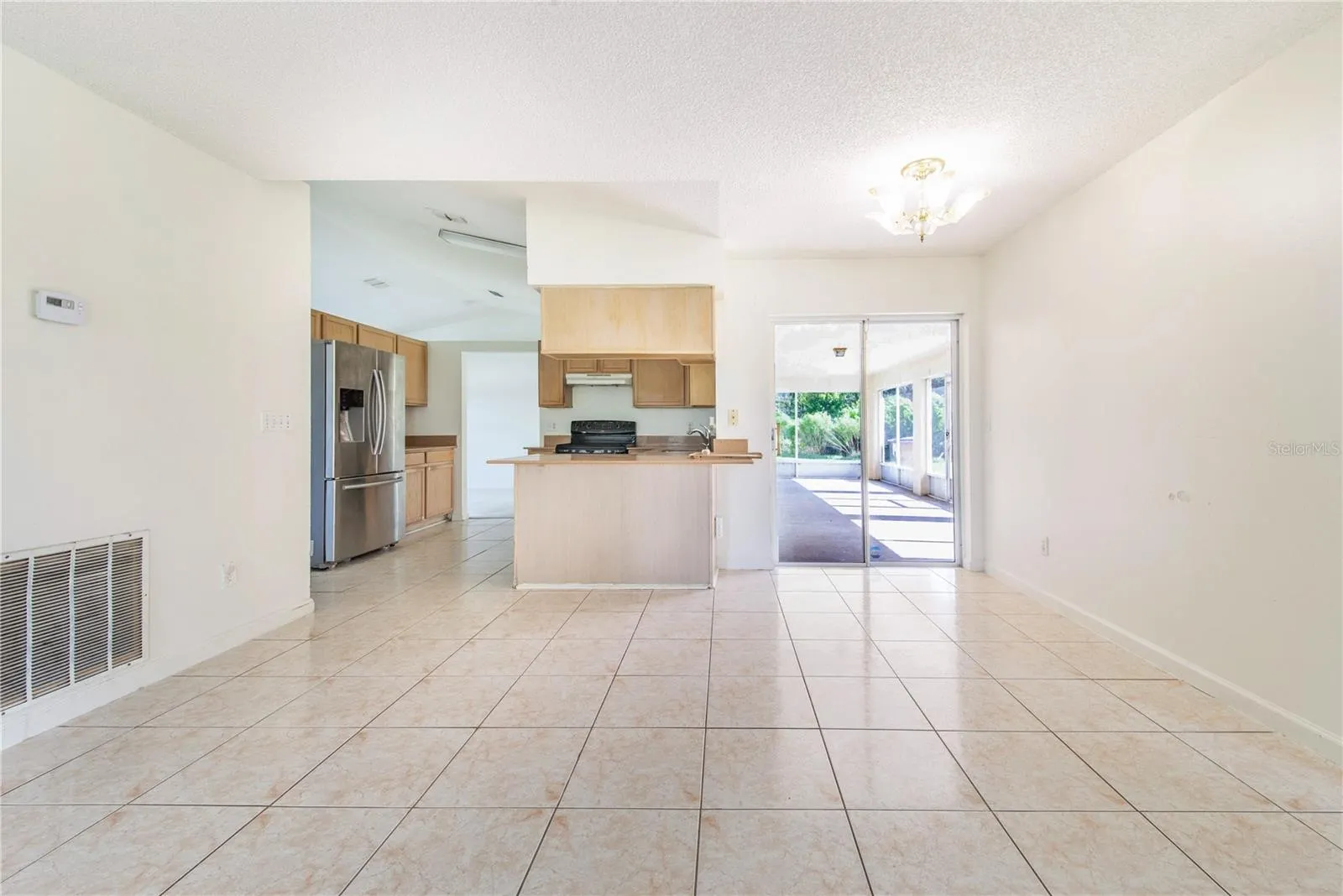 116 CRESCENT CT