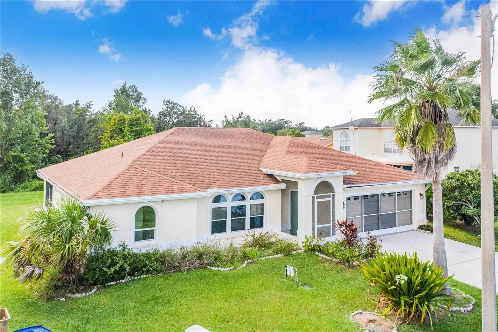 116 CRESCENT CT