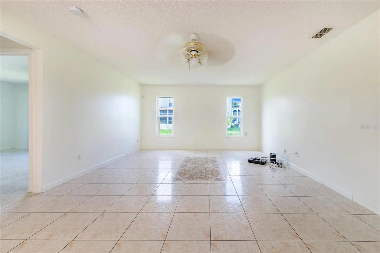 116 CRESCENT CT