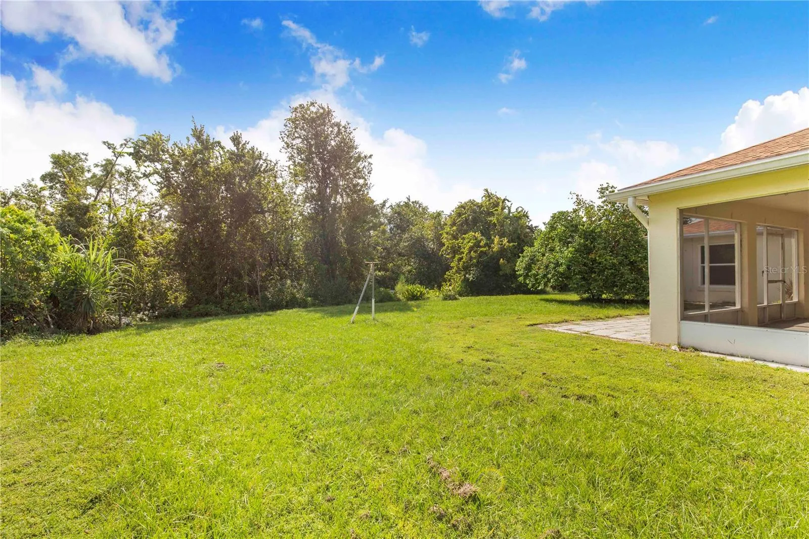 116 CRESCENT CT