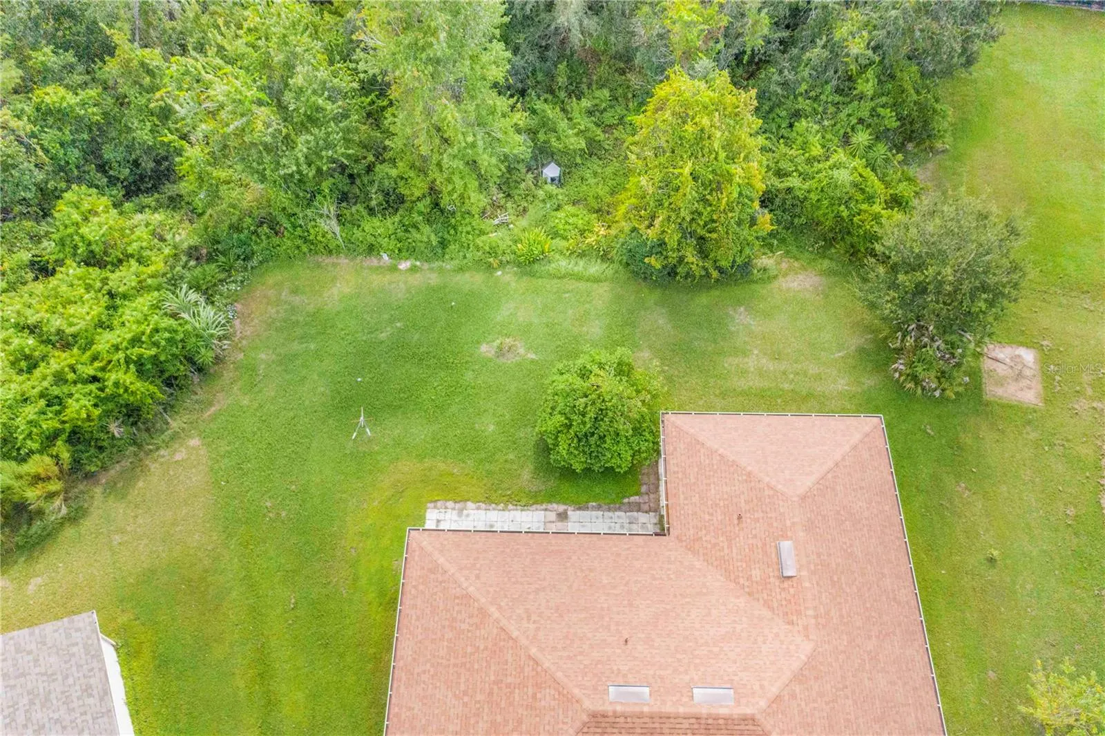 116 CRESCENT CT