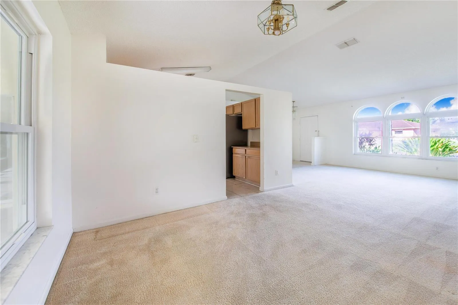 116 CRESCENT CT
