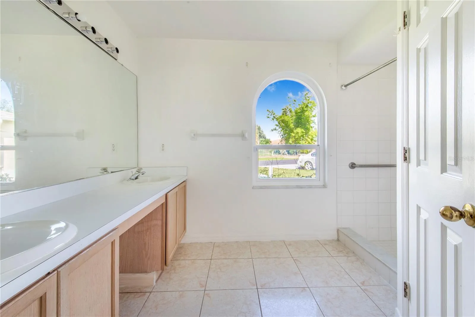 116 CRESCENT CT