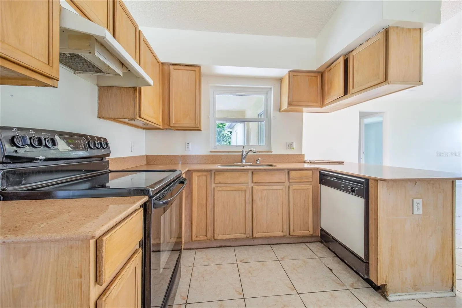 116 CRESCENT CT