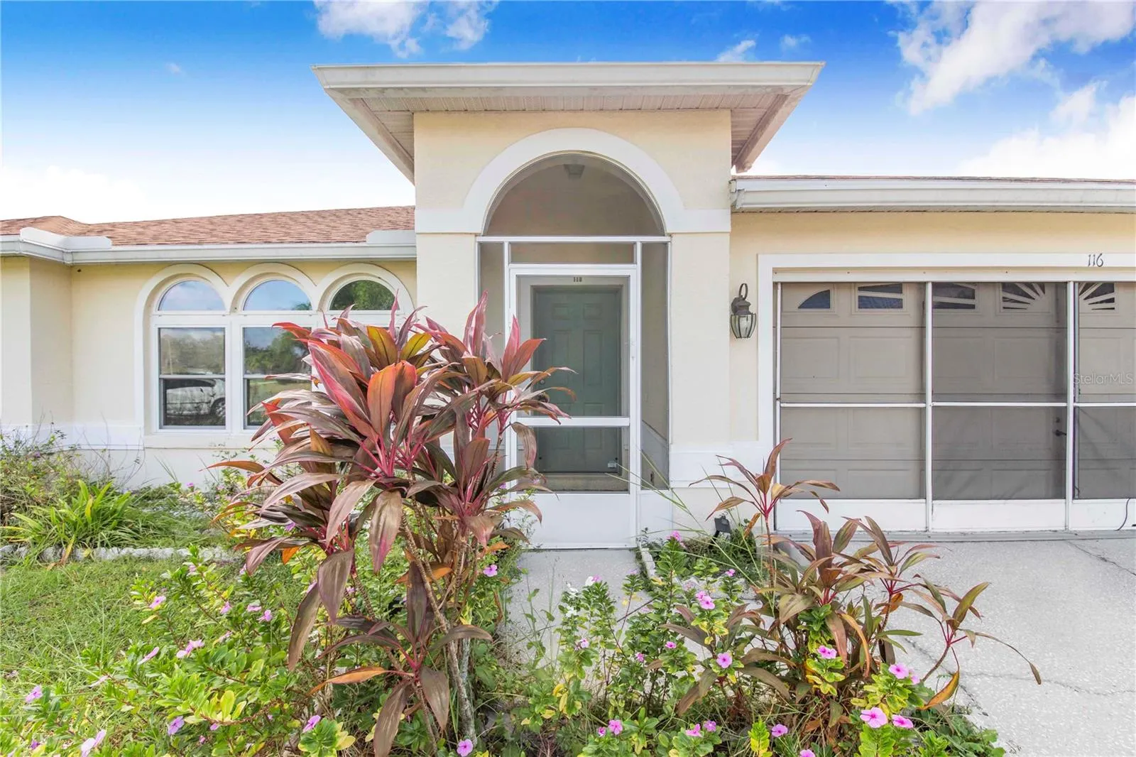 116 CRESCENT CT