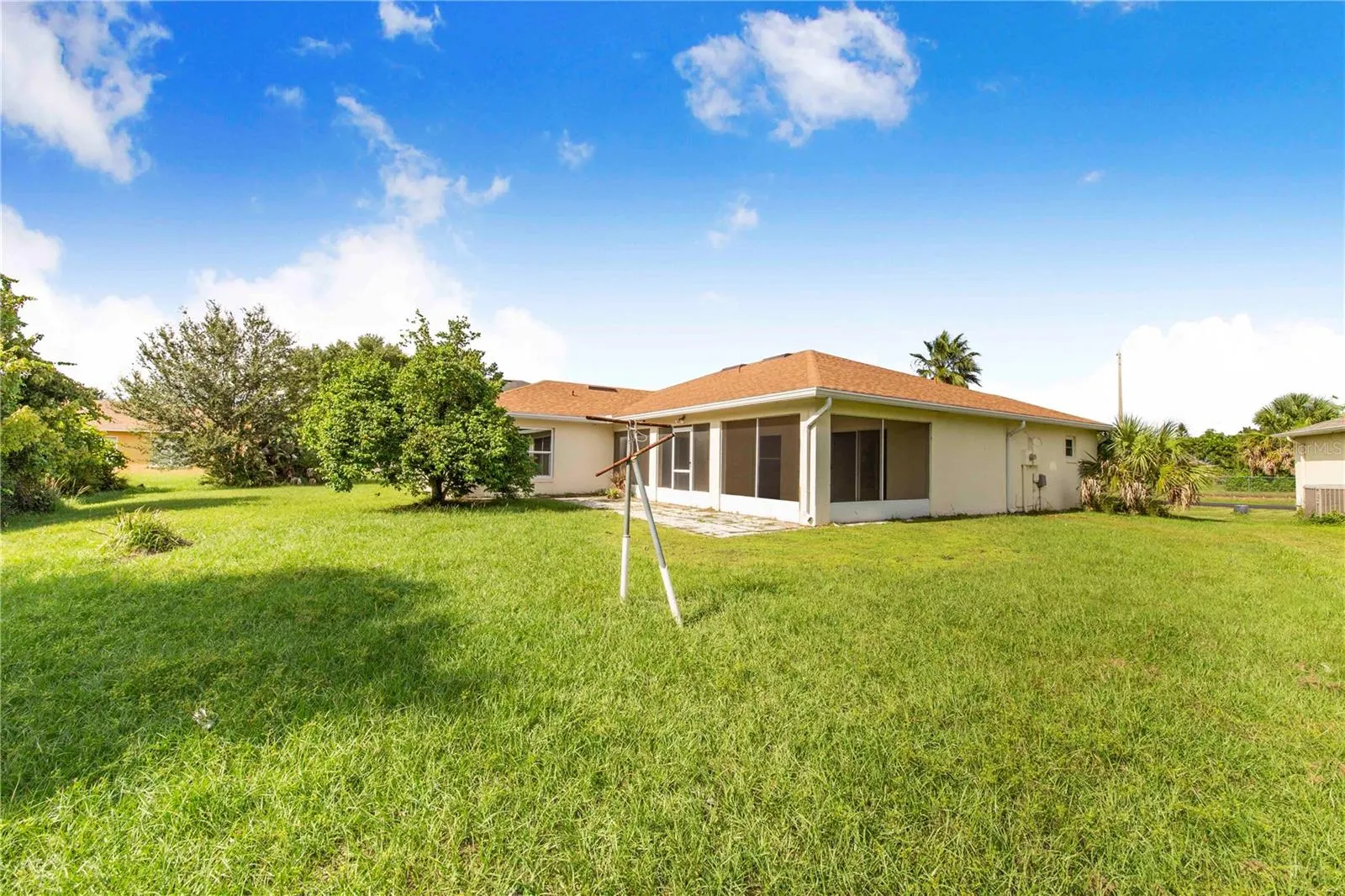 116 CRESCENT CT