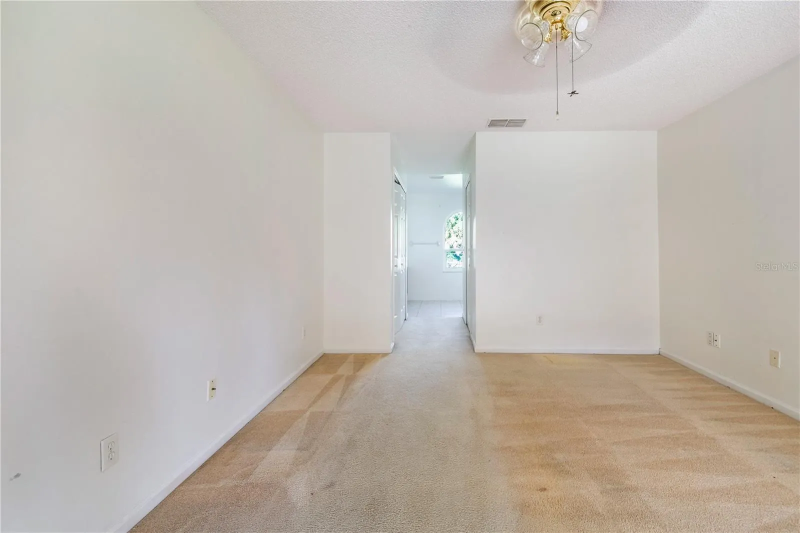 116 CRESCENT CT