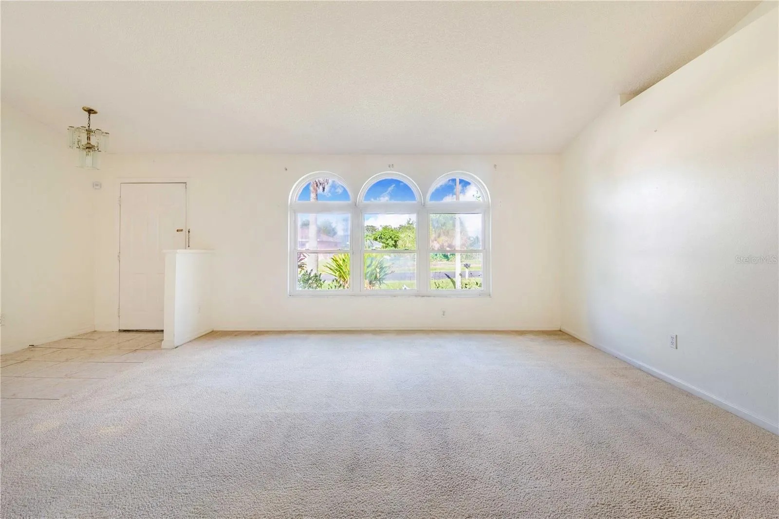 116 CRESCENT CT