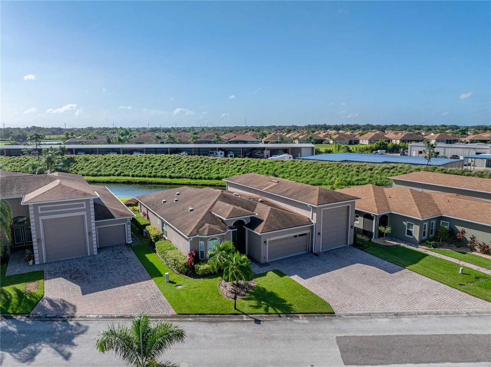3834 LITCHFIELD LOOP