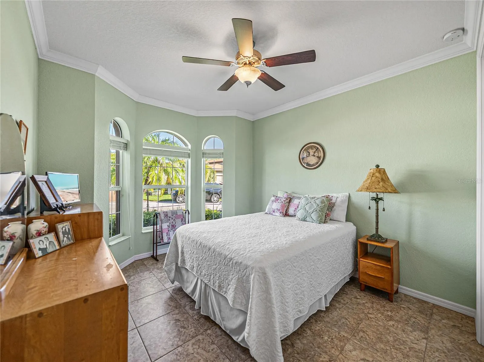 3834 LITCHFIELD LOOP