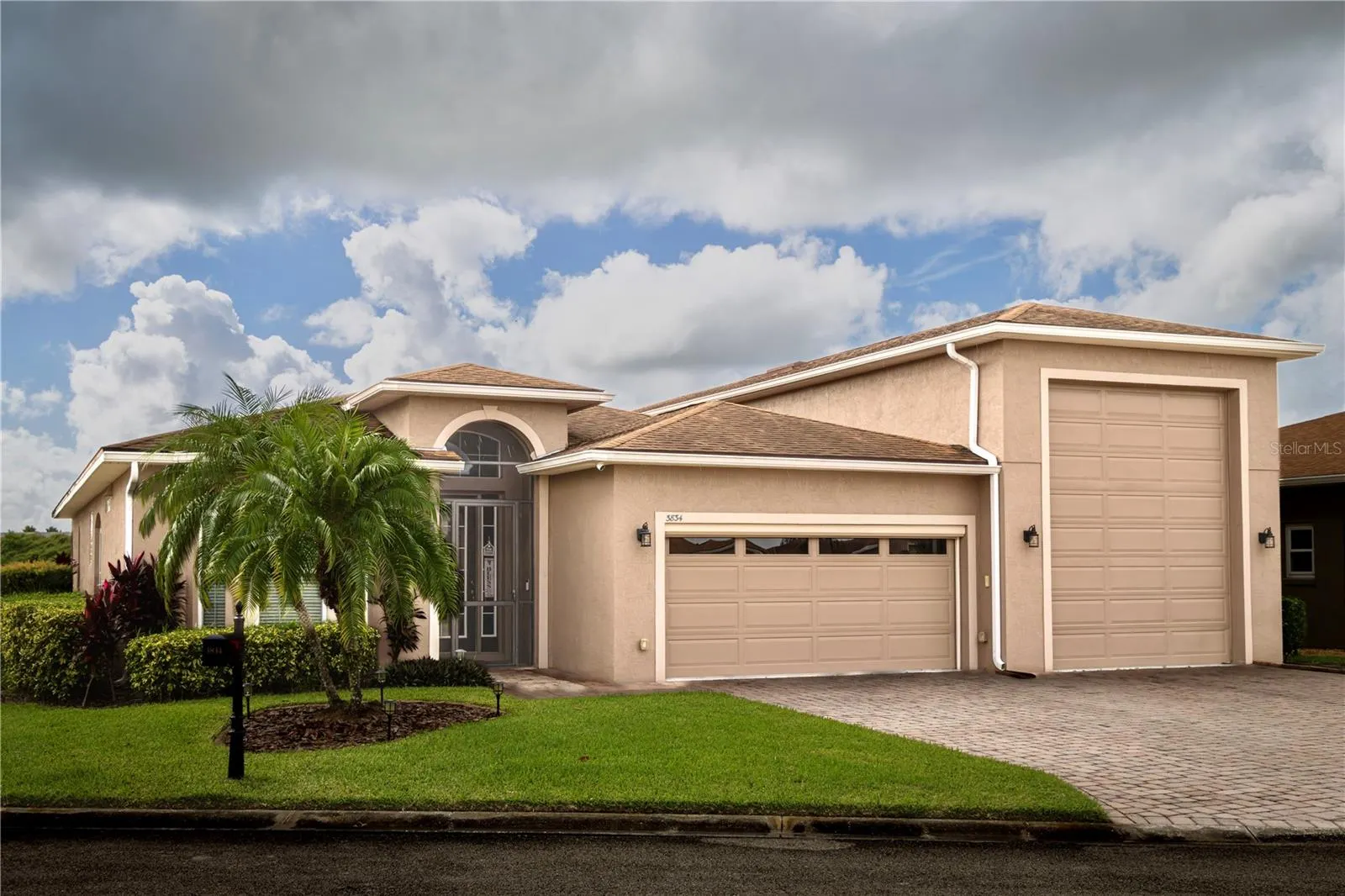3834 LITCHFIELD LOOP