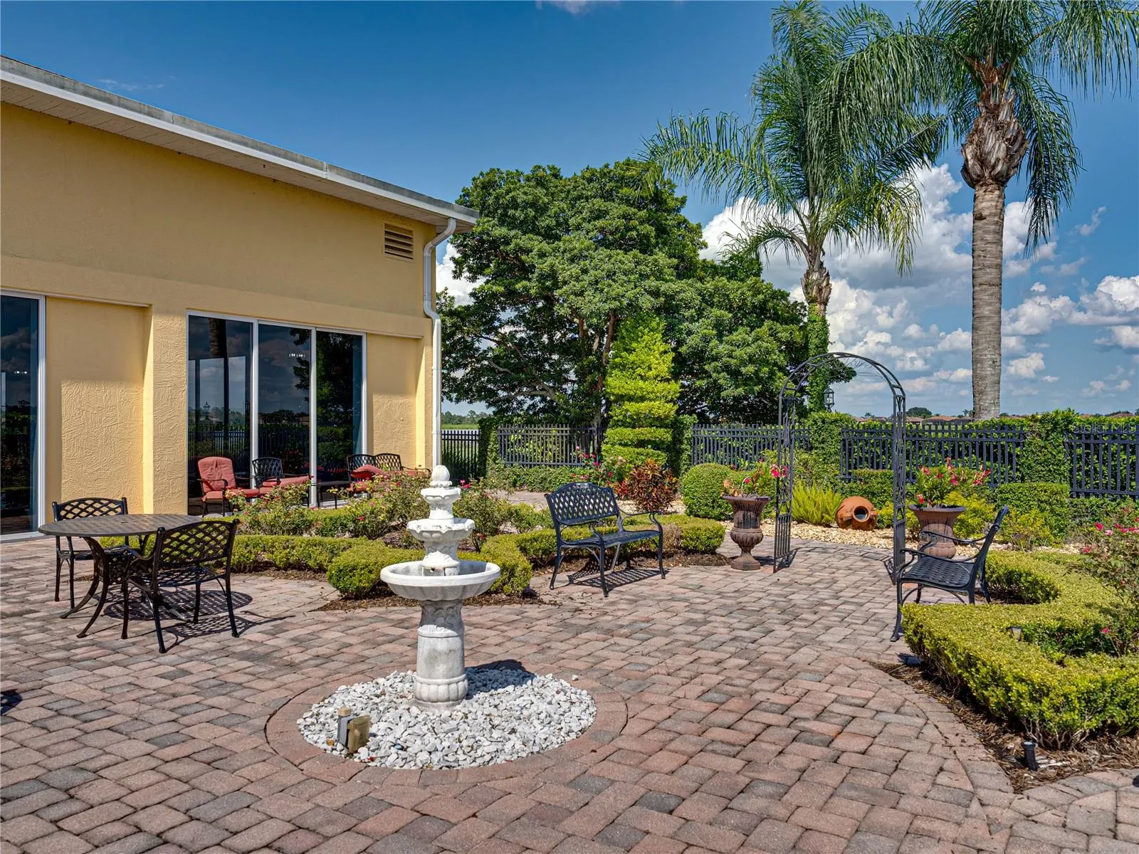 3834 LITCHFIELD LOOP