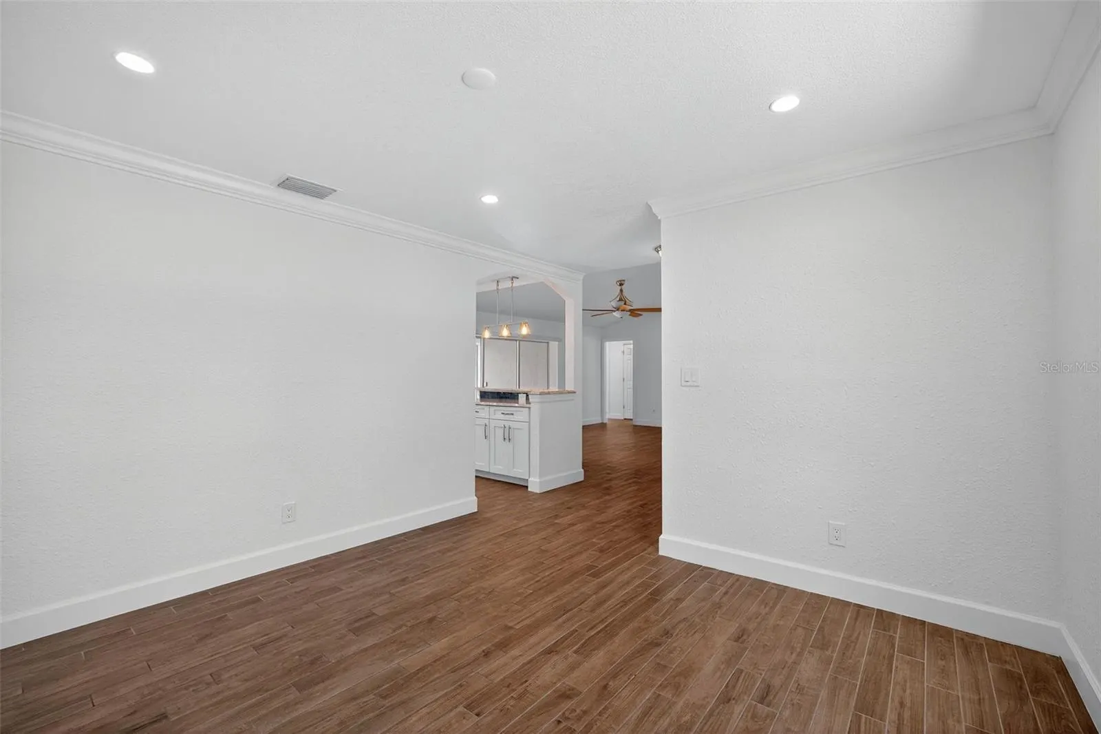 200 NW MADISON CIR
