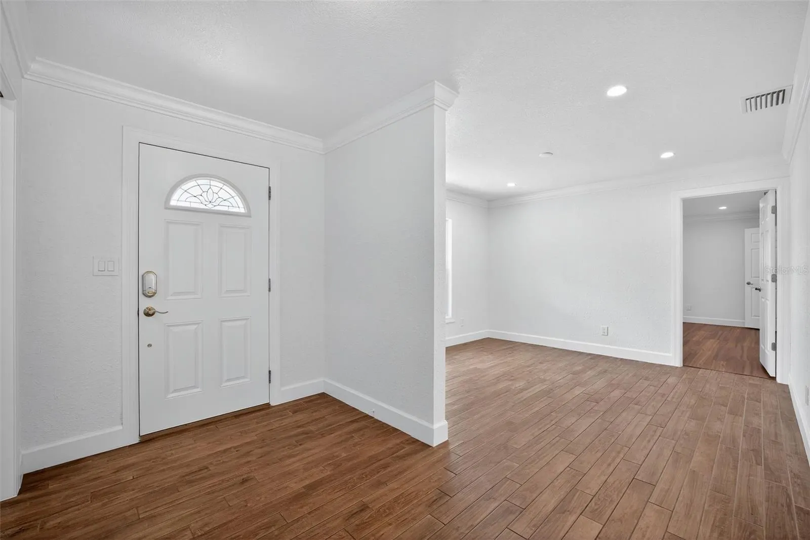 200 NW MADISON CIR