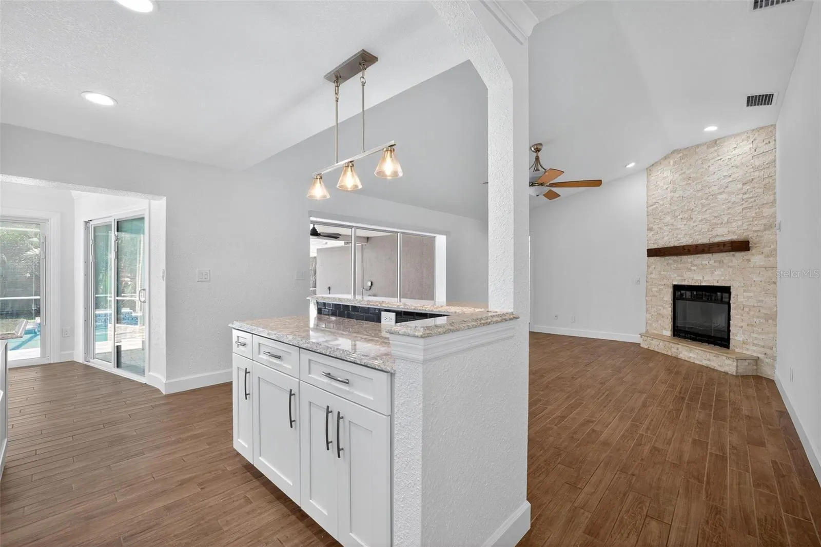 200 NW MADISON CIR